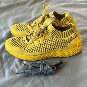 NOBULL yellow knit runners size 8.5